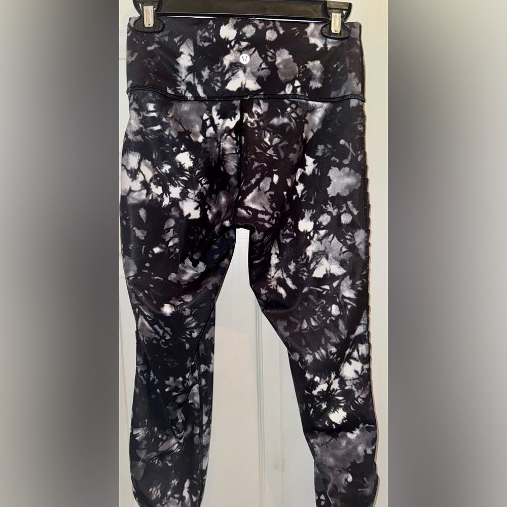 Lululemon Grey and Black Activewear Leggings Pants with Mesh Ruching Size 6 - Picture 3 of 7